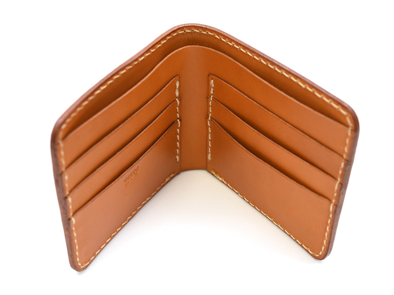 お札とカードの収納に特化したシンプル二つ折り財布「革鞄のHERZ公式通販」