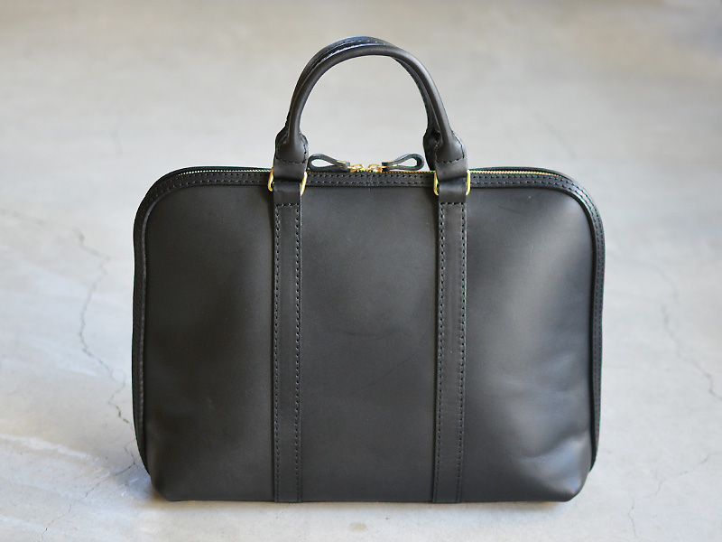 シンプルで機能的な本革の二本手ファスナービジネスバッグ「革鞄のHERZ公式通販」