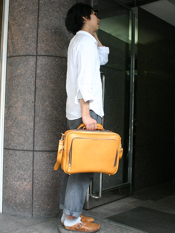 サイズ展開豊富でファスナー式の2wayショルダービジネスバッグ「革鞄のHERZ公式通販」