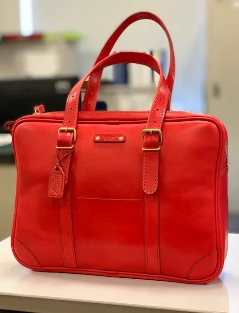 カジュアルスタイルにも合う肩掛け二本手ビジネスバッグ / 革鞄