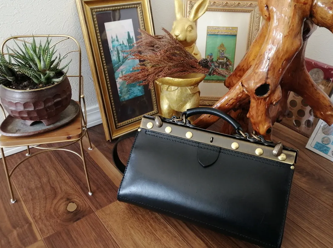 フレームと本革の風合いを活かした2way鞄のコパンタショルダー