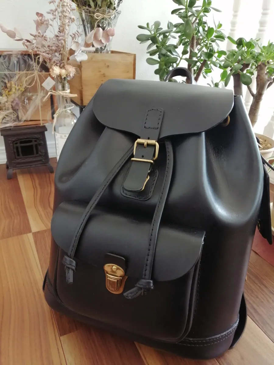 ヘルツ　スタンダードなリュック リュックの原型ともいえるスタンダードなレザーリュック「革鞄の