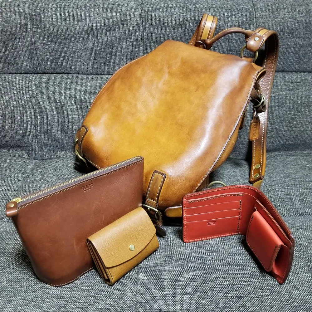 革を贅沢に使った立体フォルムの総かぶせリュックサック / 革鞄
