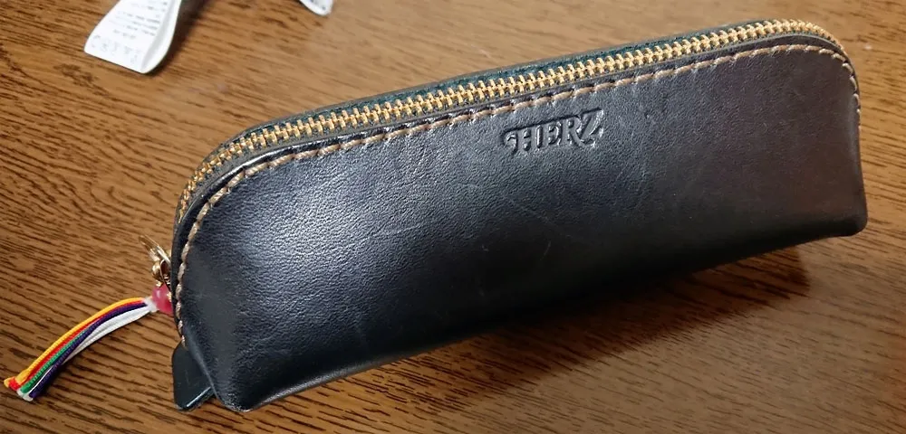 ヘルツ HERZ ラウンディッシュペンケース（KP-1） ラウンドフォルムの