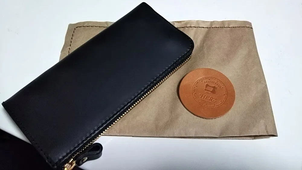 ミネルバリスシオ革の風合いを楽しむラウンドファスナー長財布