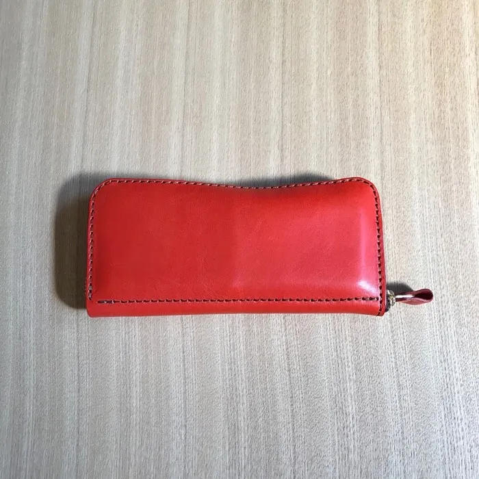 5か所の収納スペースで一番人気のファスナー式の本革長財布 / 革鞄の