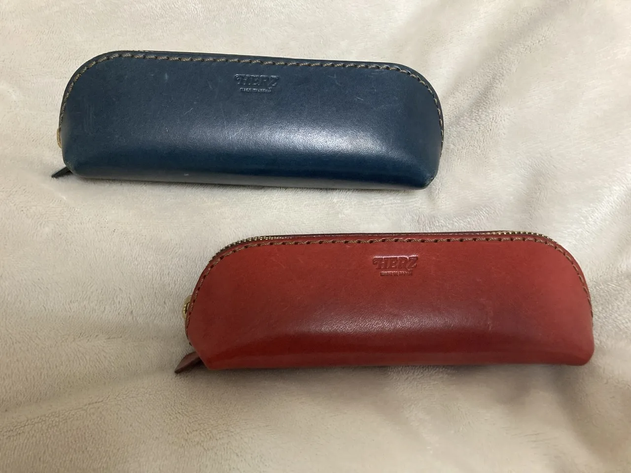 ペンも沢山仕舞えて形も可愛い一番人気の三角型革ペンケース