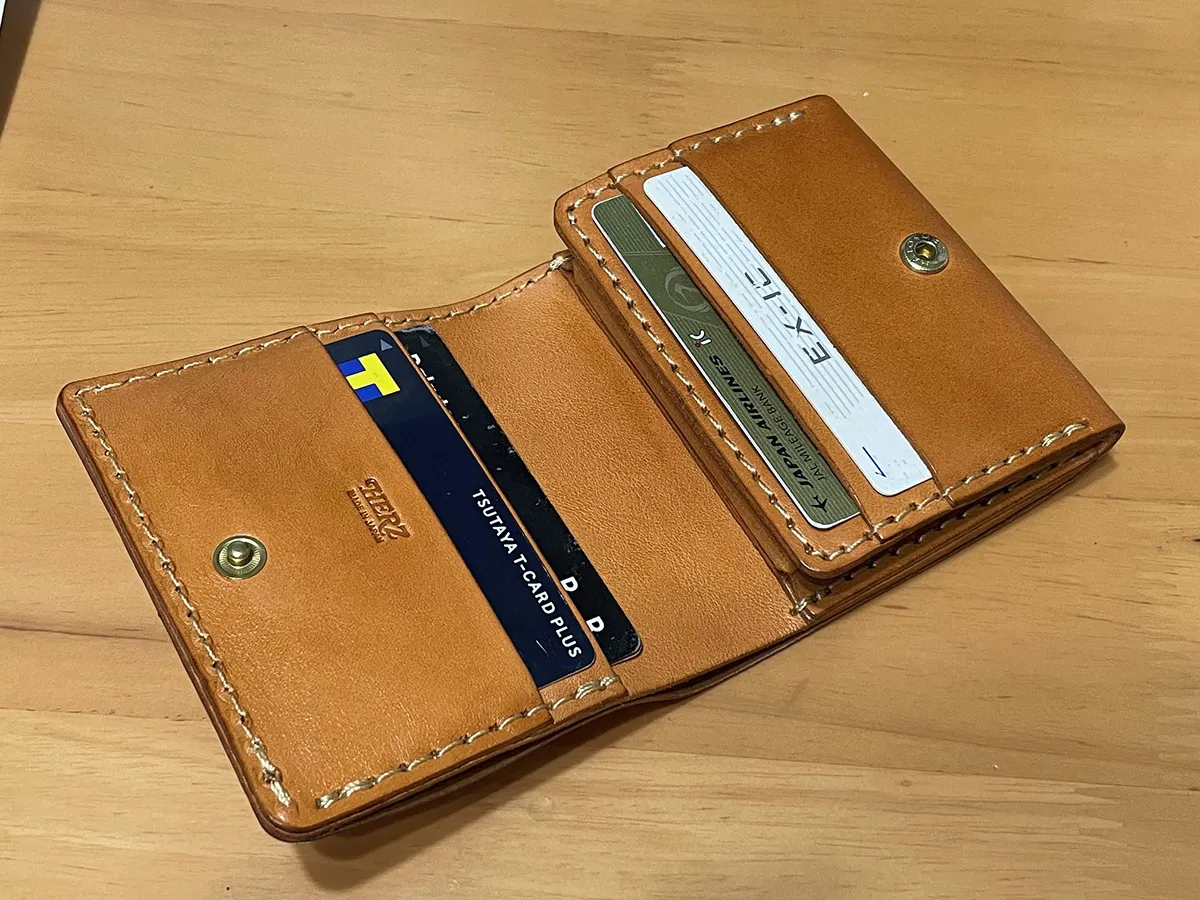 コンパクトでもメイン財布として使える一尺ウォレット / 革鞄の