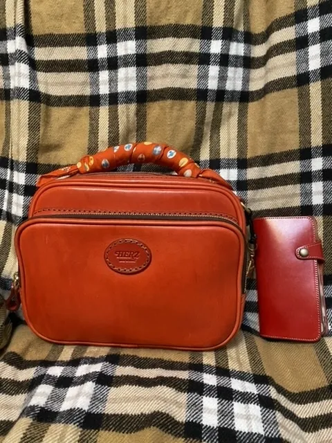 メンズ・レディース問わずで使えるファスナー式の2wayショルダー