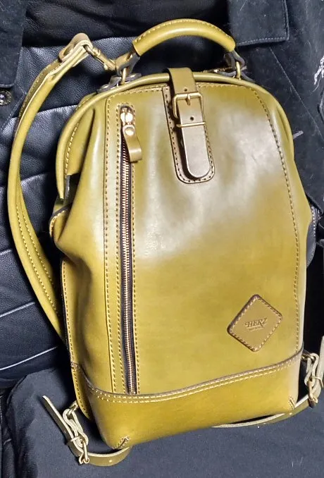 HERZ 口枠錠前リュック 盤面に帆布があてられたかっちり錠前の口枠リュック「革鞄のHERZ