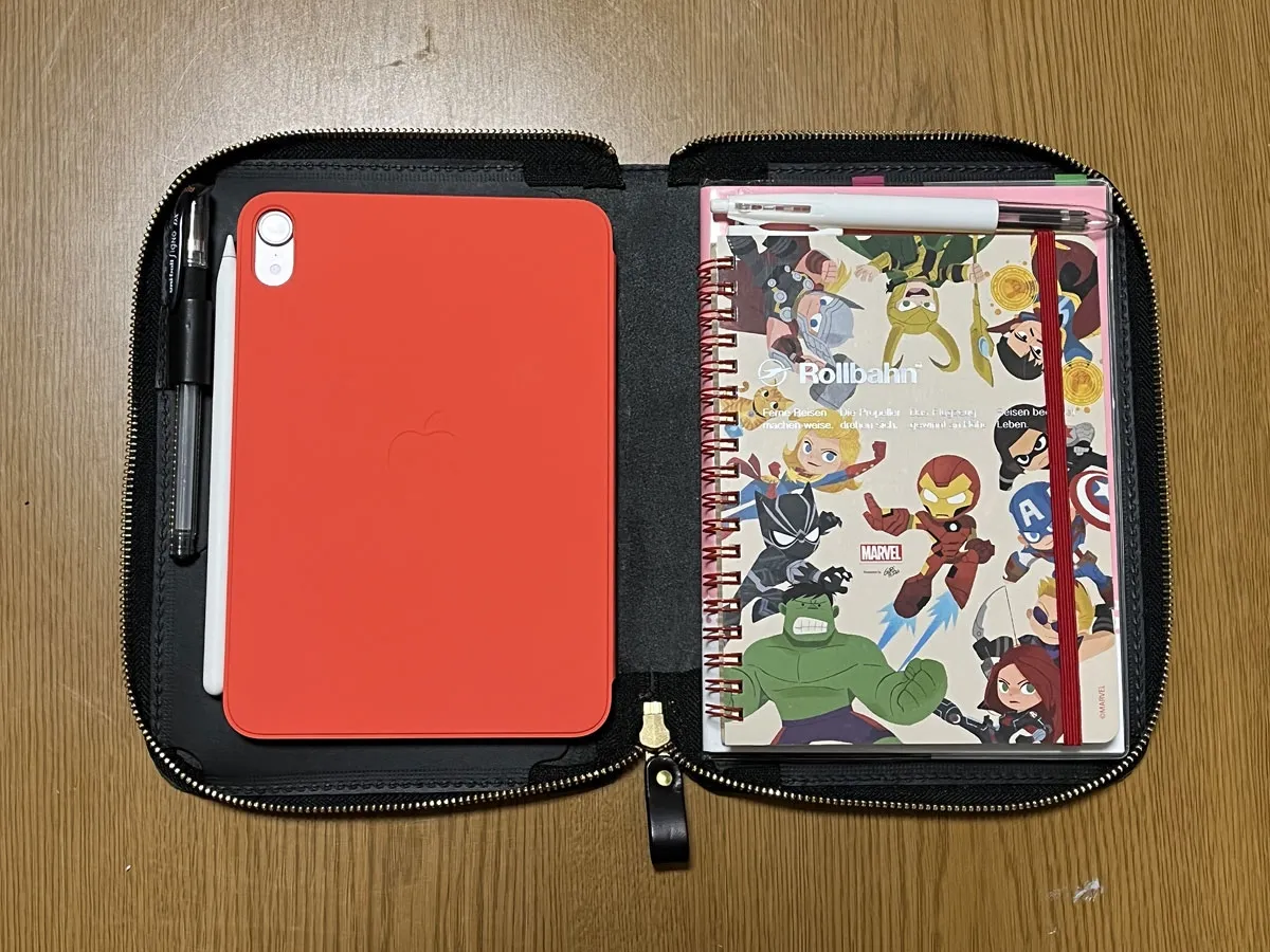 ラウンドファスナーで本やノートも包める本革ブックケース / 革