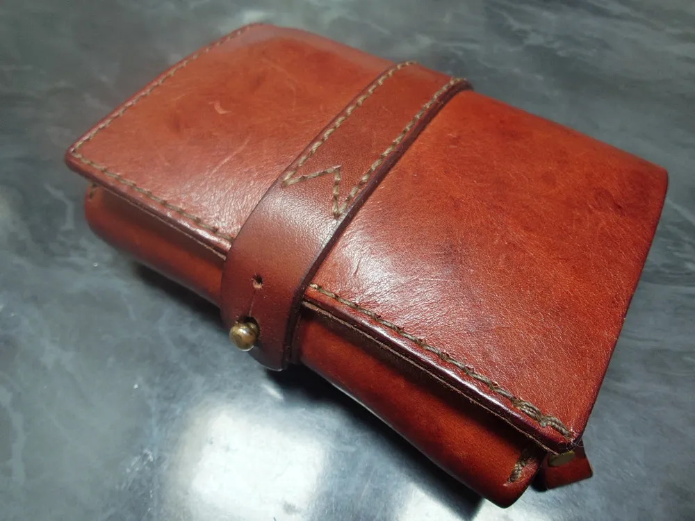 24日迄15%オフ　ヘルツ二つ折り財布　おめかしウォレット（WS-14）キャメル 新作：おめかしウォレット(WS-14)｜革鞄・革小物のHERZ公式通販