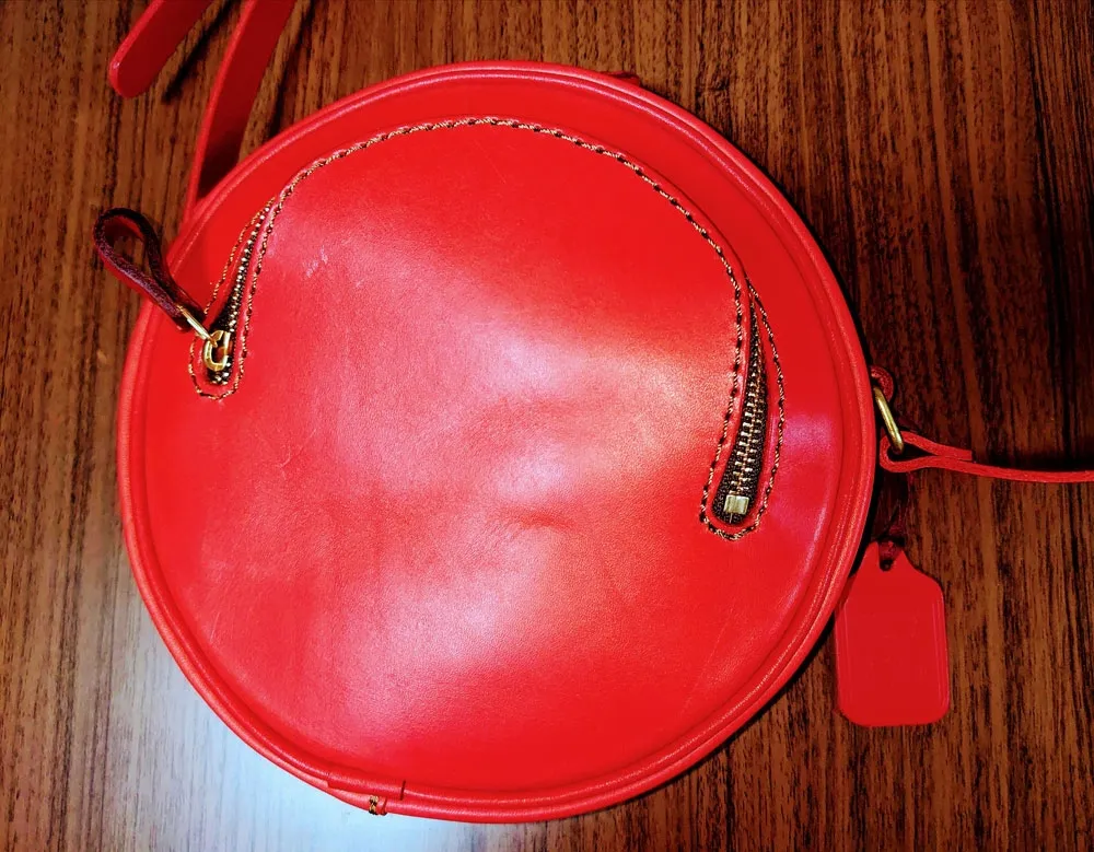 丸い形でレディースに人気のショルダーポシェット / 革鞄のHERZ