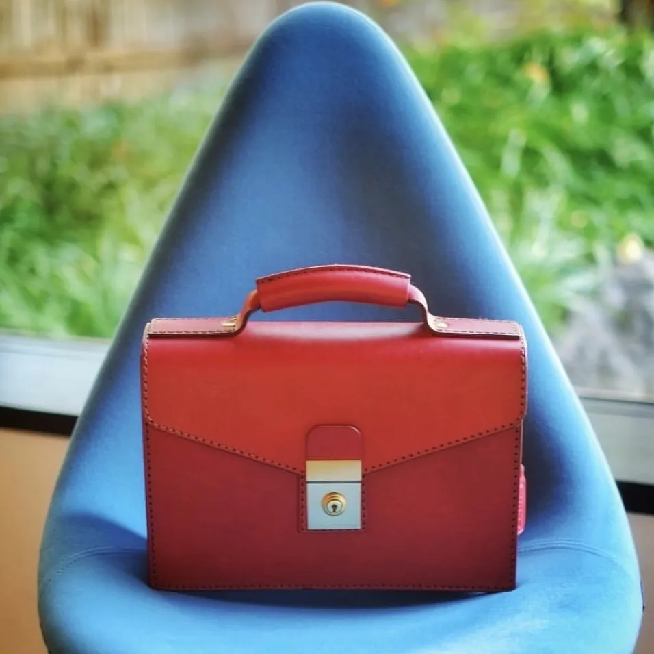 ☆美品☆ HERZヘルツ　セカンドバッグ・ダレスタイプ　ビジネス　ヌメ革　レザー ダレスバッグから派生した取っ手付きの本革セカンドバッグ / 革鞄の