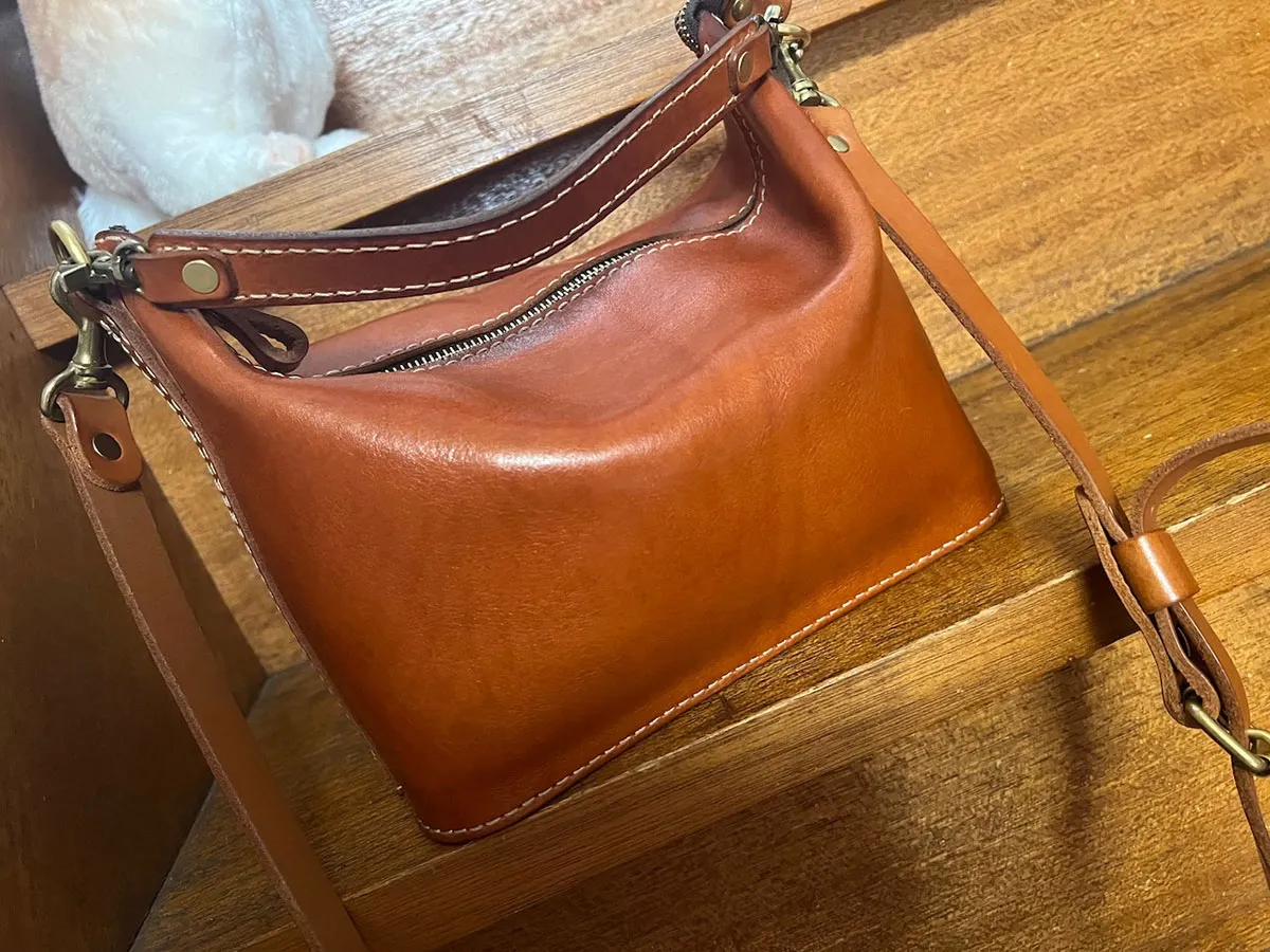 ヘルツ　2wayハンドバッグ　キャメル 休日使いに最適なシンプルなソフト革2wayレディースバッグ / 革