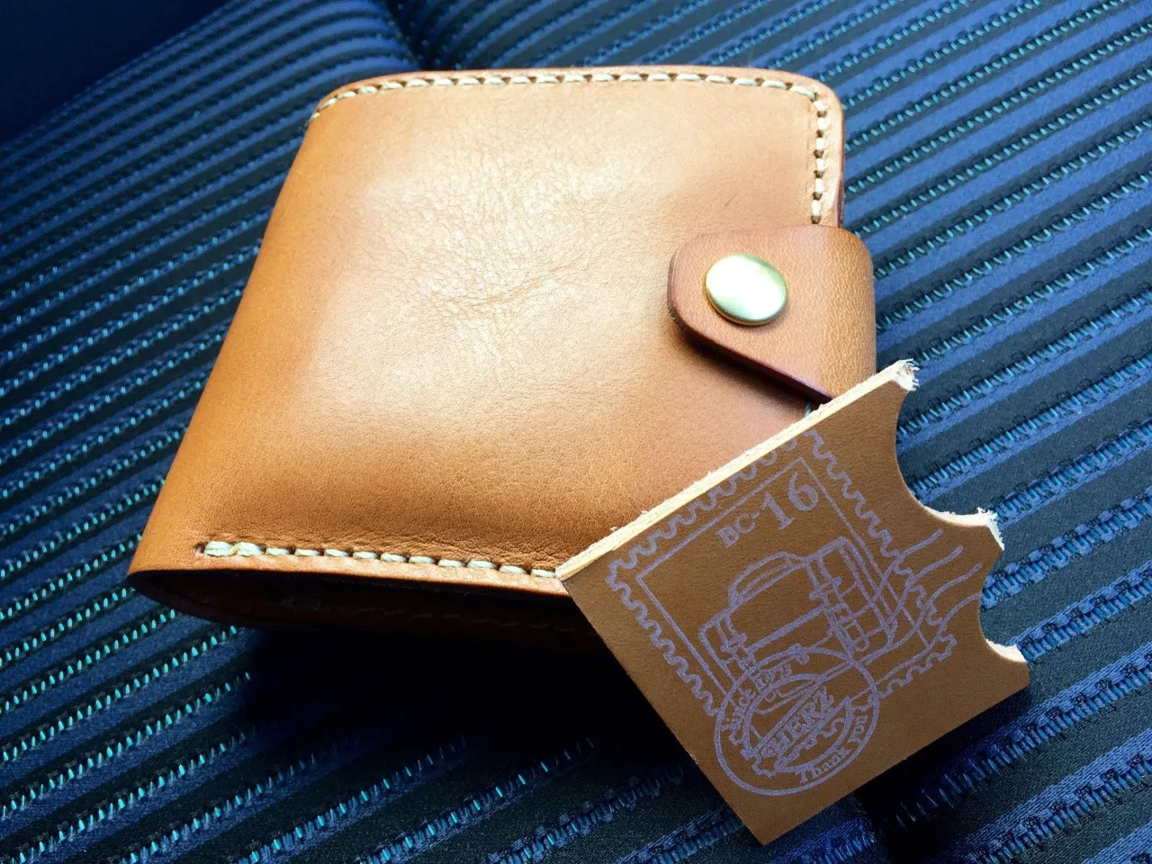 コインケースが脱着できるユニークな二つ折り財布 / 革鞄のHERZ