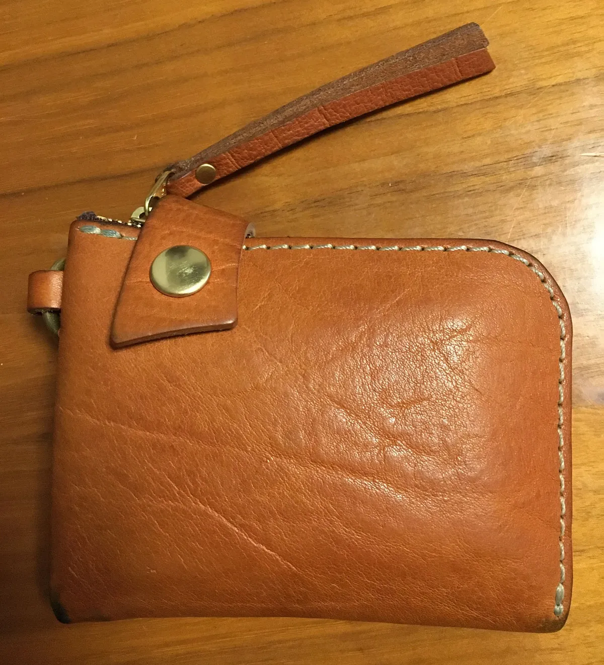 ワイルドな革の風合いが男心を擽るライオンウォレット / 革鞄の