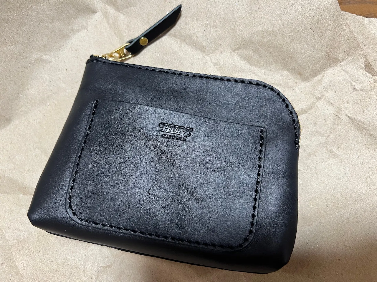 柔らかい革で使いやすいポケット付きのファスナーポーチ / 革鞄