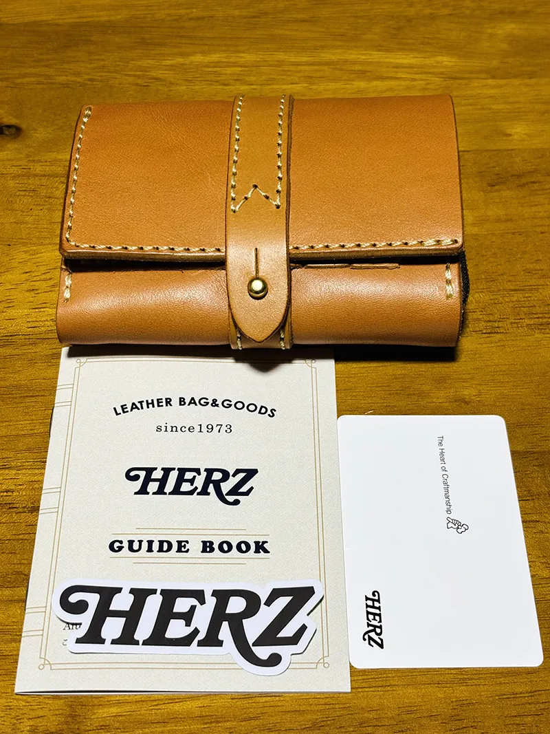 手に収まりやすいミドルサイズのおめかしウォレット / 革鞄の