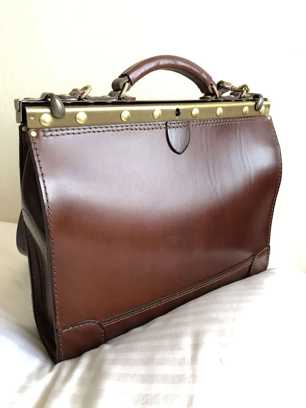 クラシックフレームで作るスマートマチのビジネスキットバッグ