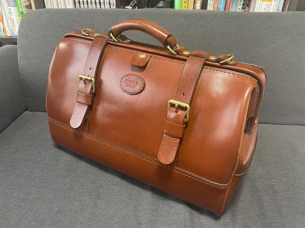 がま口で大きく開いて使いやすい口枠2wayボストンバッグ / 革鞄