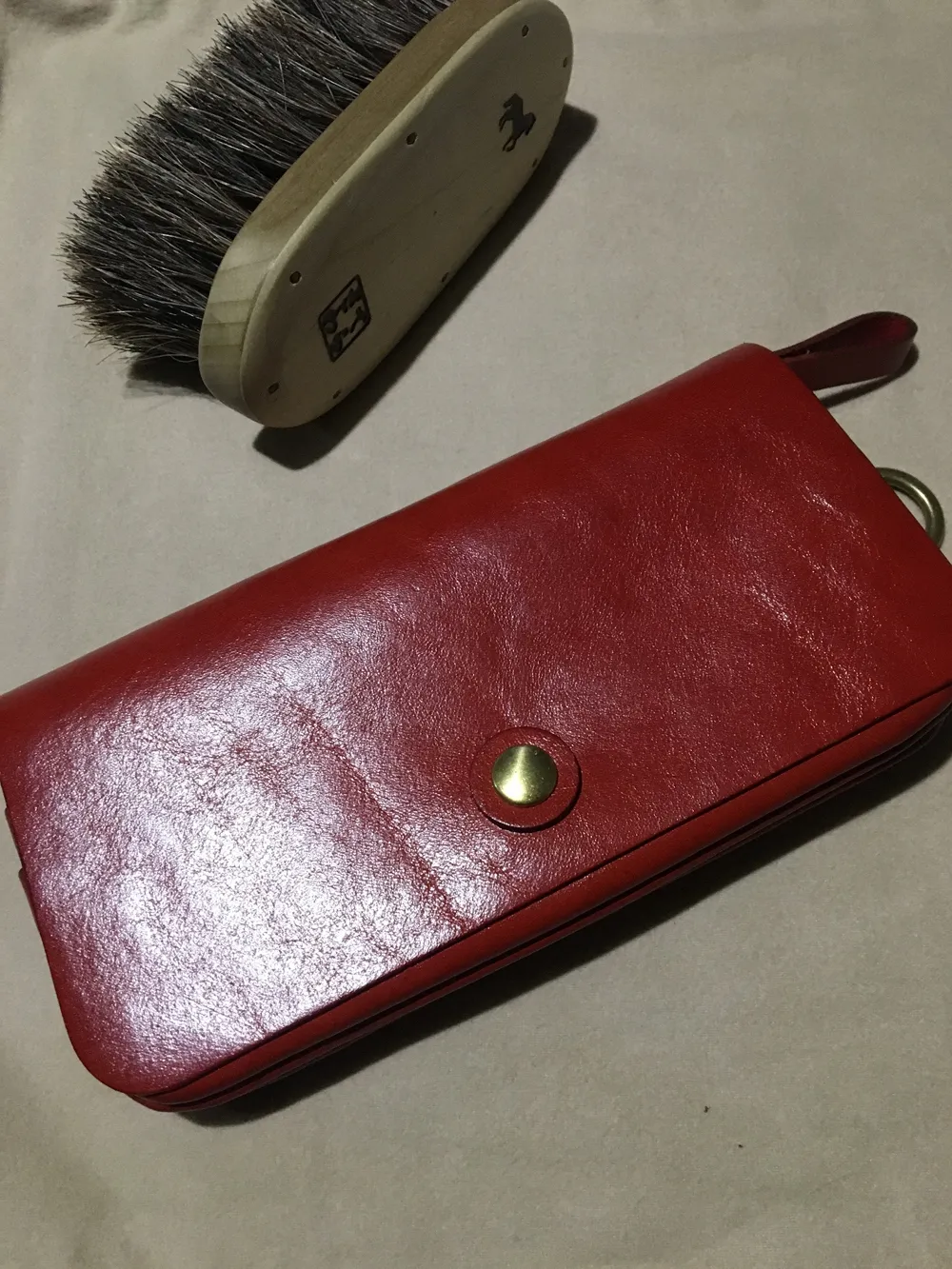 豊富な収納力と遊び心溢れるデザインが人気の長財布 / 革鞄の