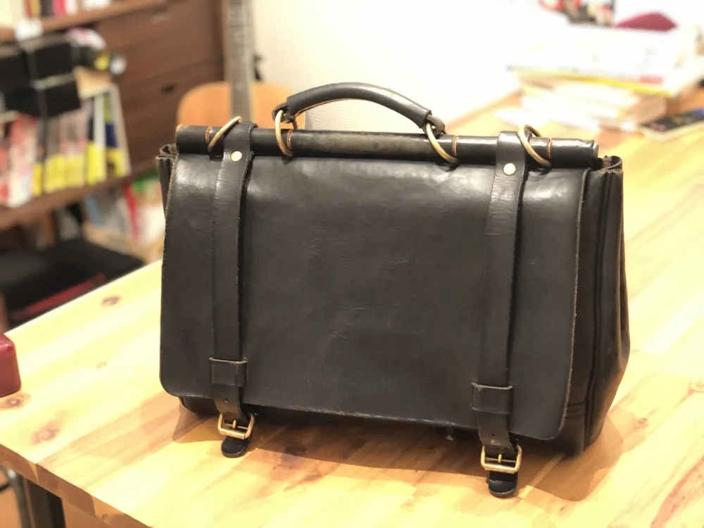 ビジネスやカジュアルにもおすすめの棒屋根かぶせ3wayバッグ