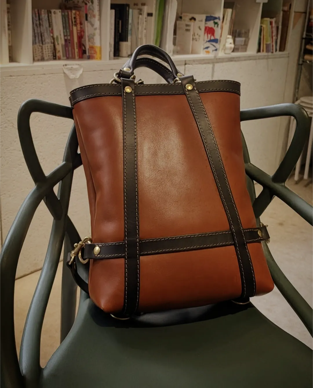 スクエアフォルムの本革リュックトート / 革鞄のHERZ(ヘルツ