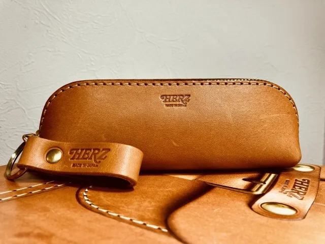 ペンも沢山仕舞えて形も可愛い一番人気の三角型革ペンケース / 革鞄の