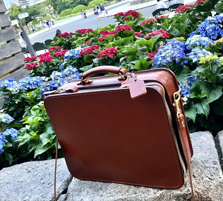 良品】ヘルツ ビジネスバッグ 40周年記念 レザー A4収納可能 ブラウン