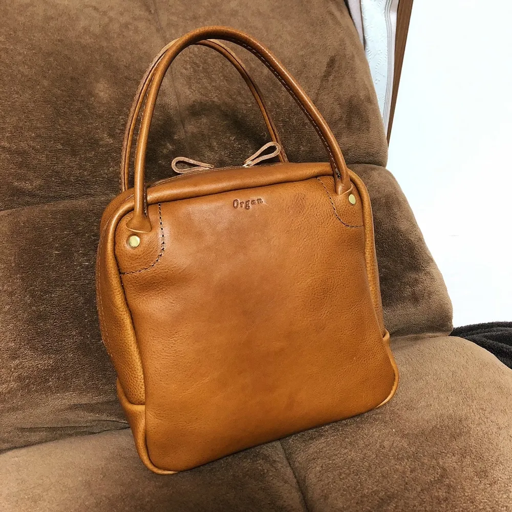 Organ Herz ヘルツ　オルガン　キューブトート　Mサイズ　カスターニョ クラシカルな2本手のふっくらハンドバッグ | Organ＜オルガン＞