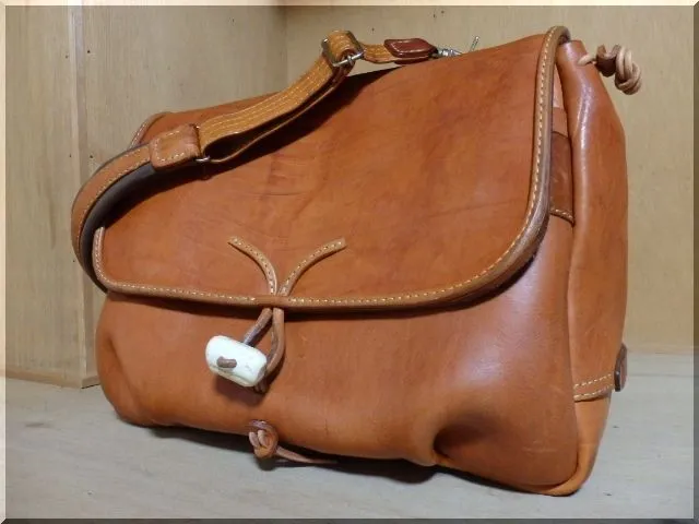 HERZ メッセンジャーバッグ（W-3） 豪快な革鞄を思わせるワイルドメッセンジャーバッグ / 革鞄の