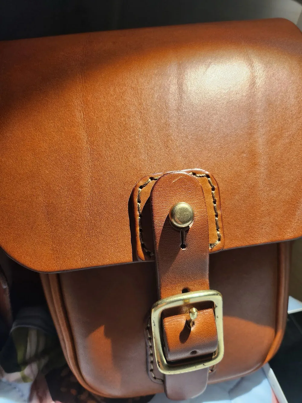 HERZ ヘルツ ギボシ留め ショルダーバッグ　 肩当て付き　ブラウン　キャメル HERZ ヘルツ ギボシ留め ショルダーバッグ 肩当て付き ブラウン