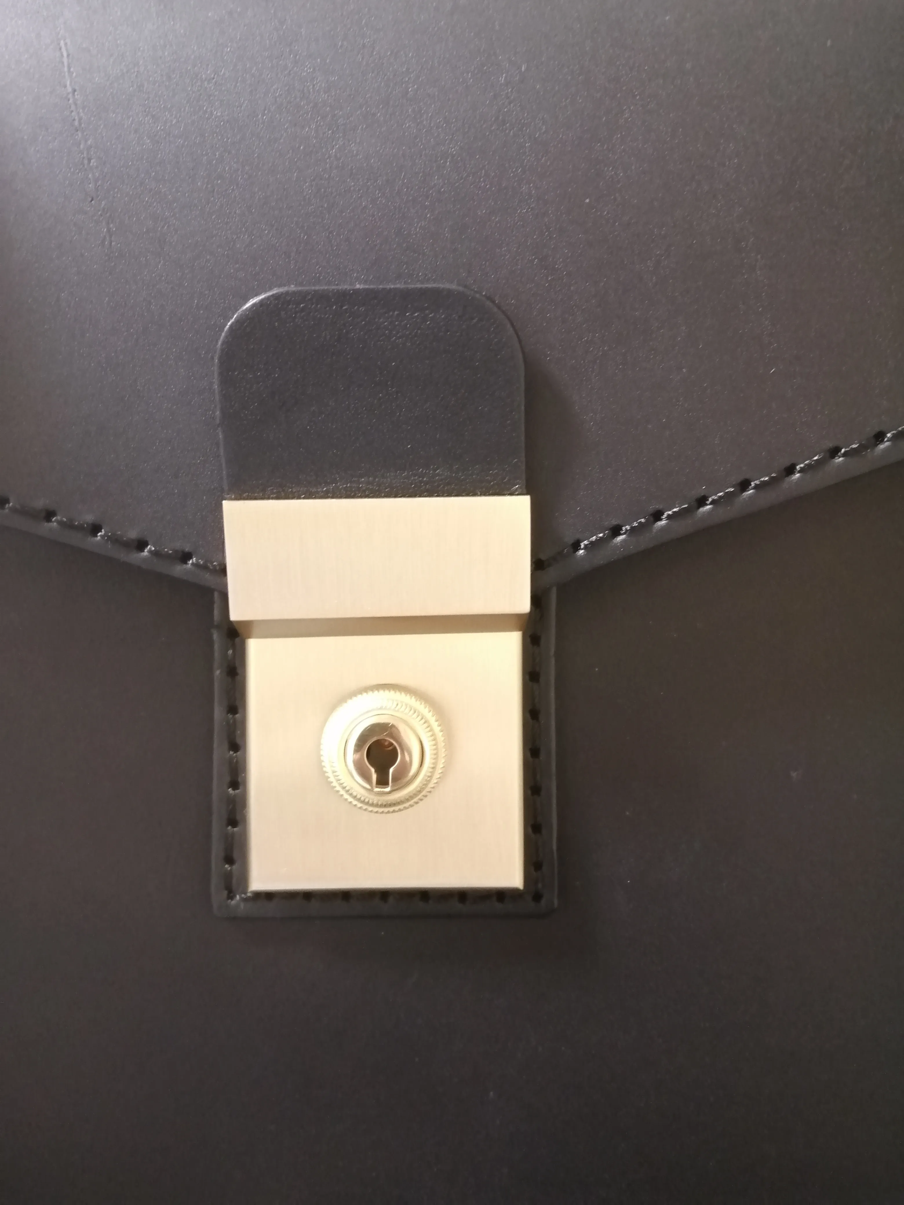 ☆美品☆ HERZヘルツ　セカンドバッグ・ダレスタイプ　ビジネス　ヌメ革　レザー ダレスバッグから派生した取っ手付きの本革セカンドバッグ / 革