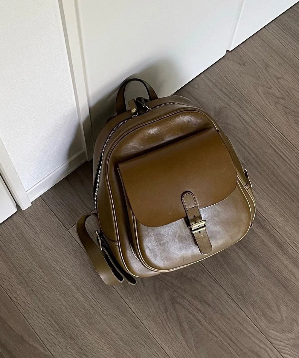 コロンとした可愛いフォルムの前ポケミニリュック / 革鞄のHERZ