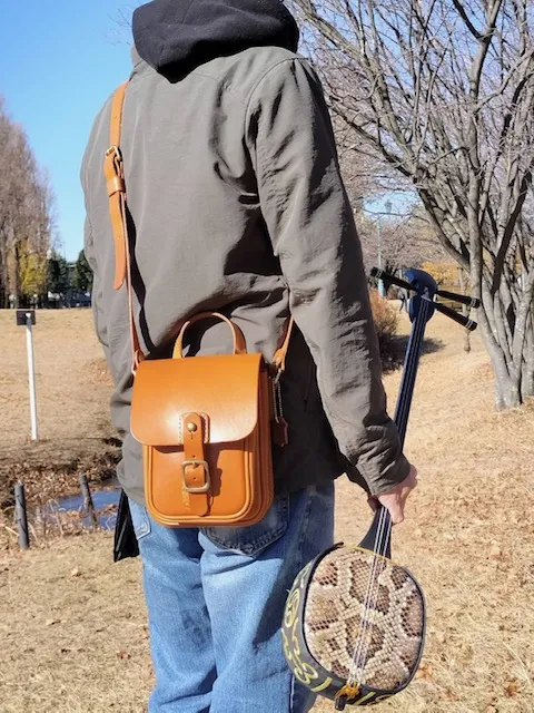 HERZ ギボシ留めショルダー HERZらしさを凝縮したギボシ留めショルダーポシェット / 革鞄の