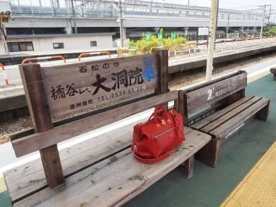 旅行に便利な大ポケット付きのソフトレザー口枠ボストンバッグ