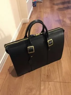 ビジネスバッグ HERZ (ヘルツ) BW-106-М トランクの様なフォルムのハードレザー二本手ビジネスバッグ