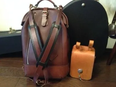 HERZ 口枠錠前リュック 盤面に帆布があてられたかっちり錠前の口枠リュック「革鞄のHERZ