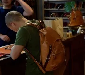 飛行機乗りのヘルメットをイメージしたヒコーキのりリュック