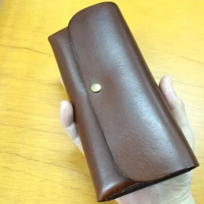 本のように開くカードポケットで大容量の長財布 / 革鞄のHERZ