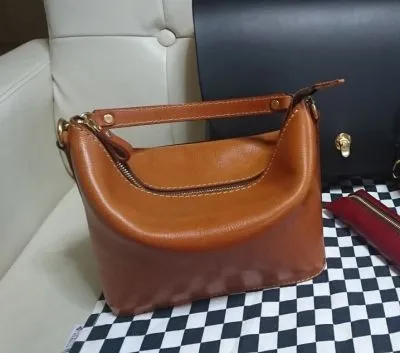 休日使いに最適なシンプルなソフト革2wayレディースバッグ / 革