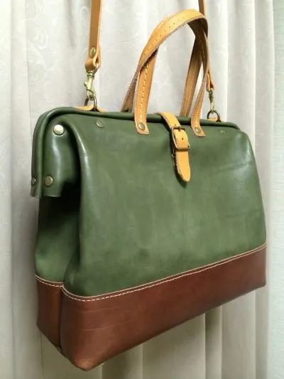 HERZ 口枠ボストンバック V-8をベースにした限定品【価格変更します2回目】 昔の映画に出てきそうなクラシックな総革口枠ボストンバッグ