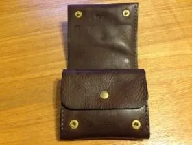 ヘルツ　小型のマチ付き二つ折り財布　黒　2025年9月納品 ヘルツ 小型のマチ付き二つ折り財布 黒 2025年9月納品 ヘルツ 小型