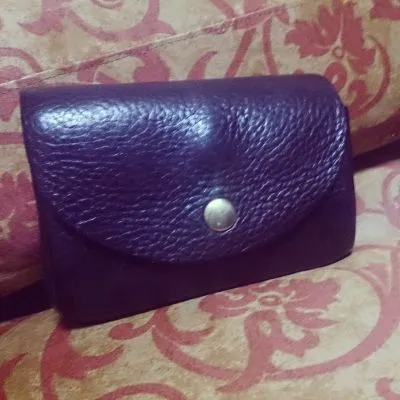 ジャバラマチで大きく開くふっくらフォルムの小銭入れ / 革鞄の