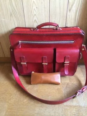 スタンダードなソフトレザーのファスナーペンケース / 革鞄の