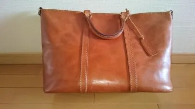 ビジネスバッグとしても使えるファスナー式の2wayトートバッグ