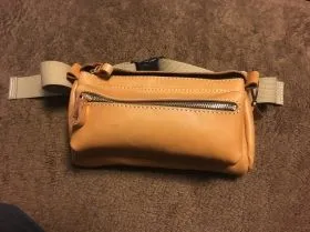 立体的な構造がユニークなアクロバティック・ウエストバッグ