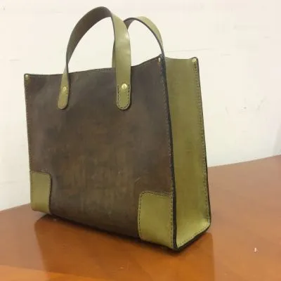 サイズ展開豊富でベーシックデザインの本革トートバッグ / 革鞄