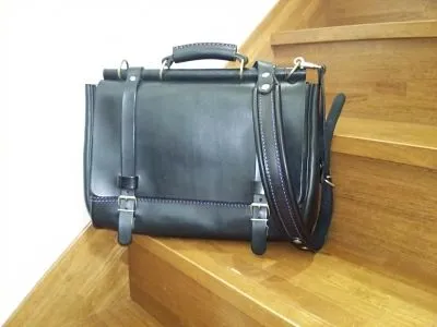 ビジネスやカジュアルにもおすすめの棒屋根かぶせ3wayバッグ